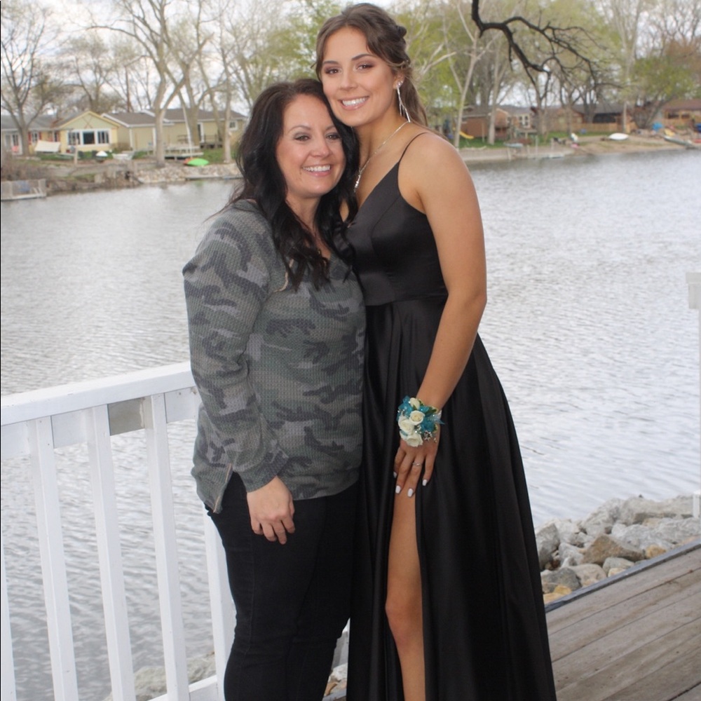 Gorgeous Simple Black Dress